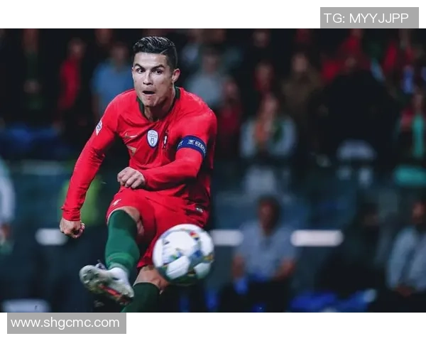 当足球巨星脱下战袍私下踢球时展现出的真实与激情 当足球巨星脱下战袍私下踢球时展现出的真实与激情