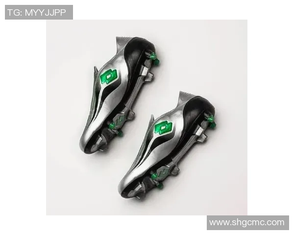 无鞋带设计引领潮流 足球明星脚下的创新与舒适之选 无鞋带设计引领潮流 足球明星脚下的创新与舒适之选