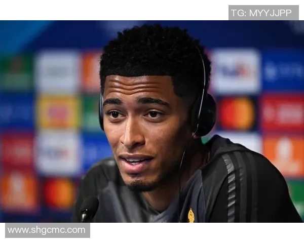 每日一场足球赛聚焦球星精彩表现全面剖析明星球员背后的故事与荣耀