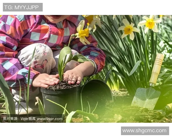 足球巨星化身园艺师 展现球场外的别样种花风采